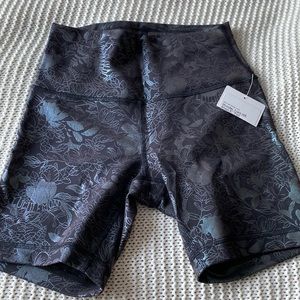 lululemon wunder train shorts 6” Foil